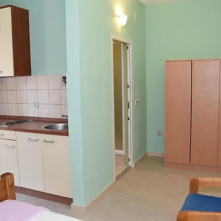 Beachfront - Vali Appartement *