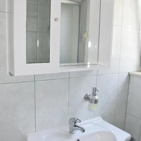 Beachfront - Vali Appartement *