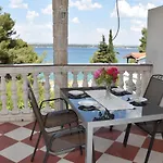 Beachfront - Vali * Tkon