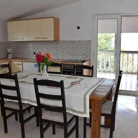 Apartment Beachfront - Vali *