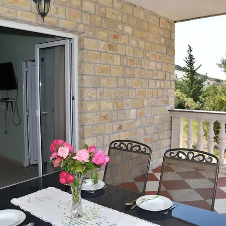 Apartmán Beachfront - Vali Tkon