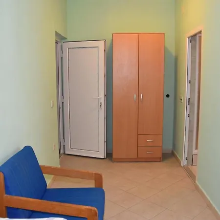 Apartment Beachfront - Vali Tkon