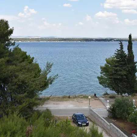 Apartment Beachfront - Vali