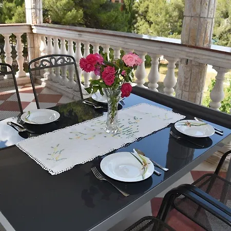 Apartment Beachfront - Vali Tkon