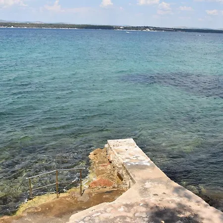Beachfront - Vali Apartment Tkon