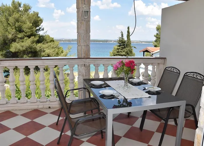 Beachfront - Vali * Tkon