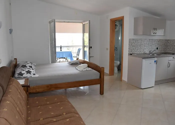 Beachfront - Vali * Tkon