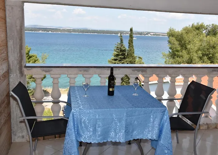 Beachfront - Vali Apartman Tkon