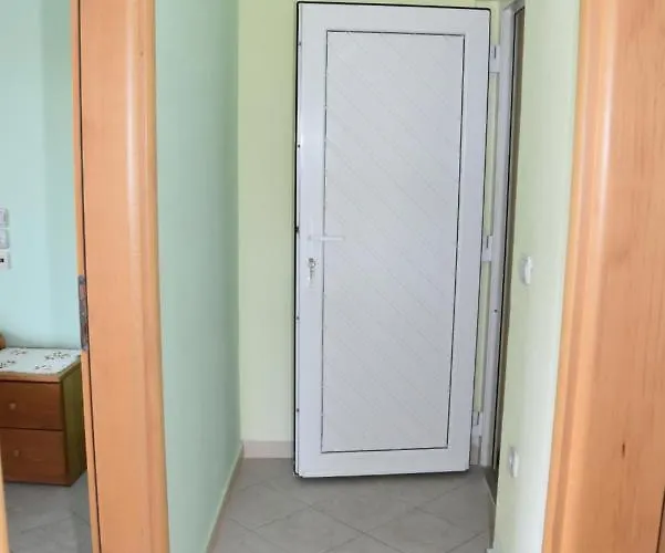 Beachfront - Vali * Tkon